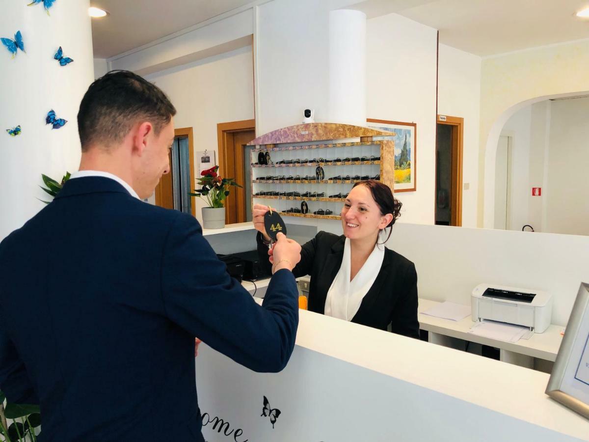 Hotel Niagara Riccione Eksteriør billede